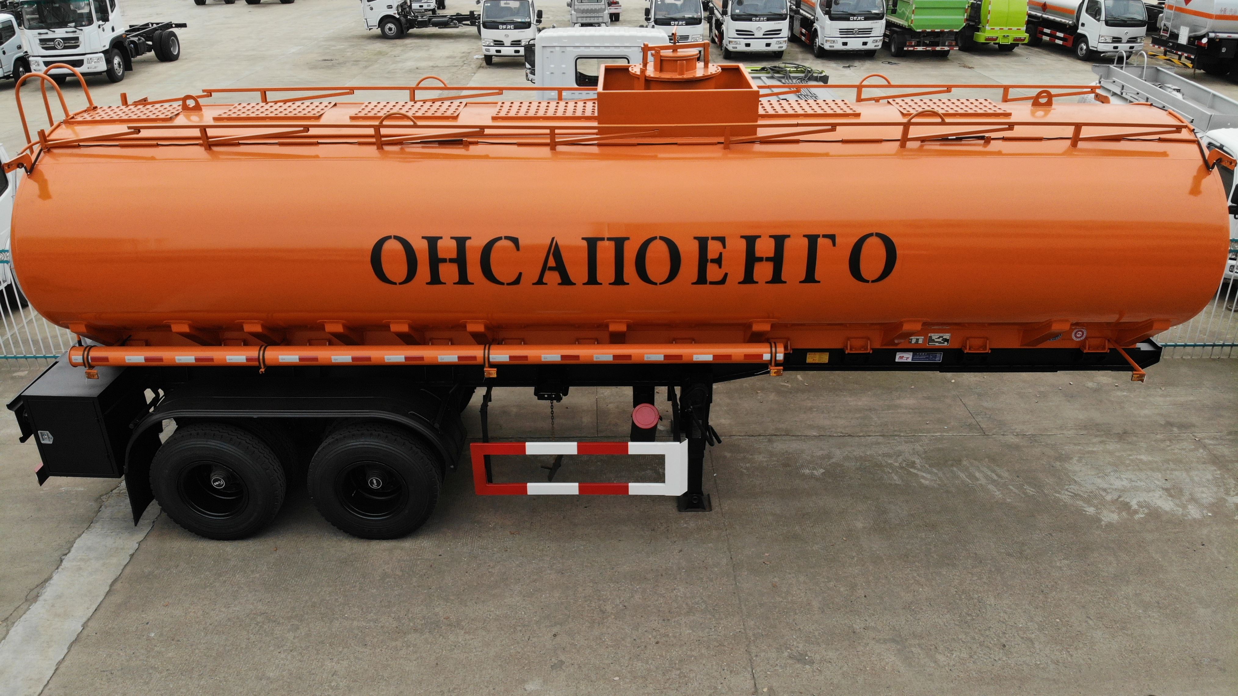10臺外貿(mào)出口運油半掛車，10臺危化品罐車發(fā)車交付客戶